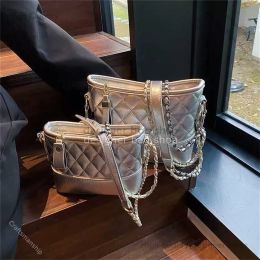 sac fourre-tout 22% de réduction sur le sac 2024 Nouveau lancement Sac à main de créateur Xiaoxiangfeng Fashion One Femme Printemps / Été Texture Lingge Chaîne Carrée Petit Ranger