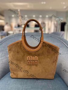 Miumiubag Designer Bag Tas Tas Old Money Lamp Corduroy Schouder Handtas Tas Tas Grote capaciteit Dameszak Onderarmtas Mui Mui Bag4