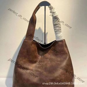 Miumiubag Designer Tas Tote Bags Dames Capaciteit Tote Bag Getijdenschouder Handheld Schuine Cross Onderarm Commuter Bag Mui Mui Bag36