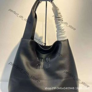 Miumiubag Designer Tas Tote Bags Dames Capaciteit Tote Bag Getijdenschouder Handheld Schuine Cross Onderarm Commuter Bag Mui Mui Bag 02