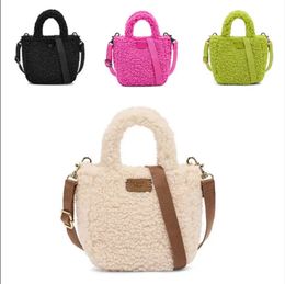 Bolso de diseñador UG otoño e invierno nuevo diseño de accesorios para mujer bolso de hombro de terciopelo de cordero color caramelo bolso cruzado dulce bolso que combina con todo