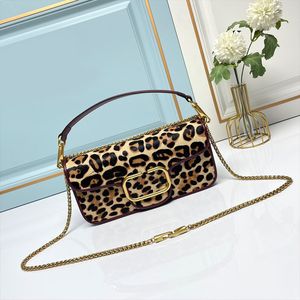 Bolso de diseñador Bolsos de mensajero con solapa para mujer Bolso de diseñador para mujer Patrón con estampado de leopardo Carta de moda Hardware Hebilla Funda con tapa Cuero de vaca Cuero genuino Calidad 10a