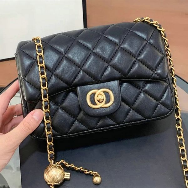 Bolso de diseñador Bolso para mujer Mini bolso de hombro clásico Bolso cruzado Rejilla de diamantes Pequeña bola dorada Bolso con tapa Bolsos Moda Cartera versátil Bolso de lujo Bolso de mano