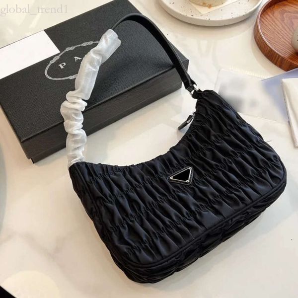 Sac de créateur pour femmes plissée en nylon sous le bras de sous-bras sac Hobo Bag 2005 Re nylon Sac à bandoulière Small fourre-tout