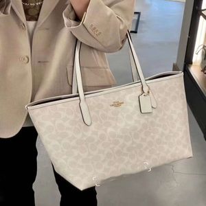 Les sacs de créateurs sont 90% de réduction moins cher 2024 Printemps Nouveau Koujia Femmes Sac Bandoulière Fourre-tout Grand Une Épaule De Poche