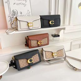 Designertassen zijn 90% korting goedkoper Crossbody Handheld Nieuwe modieuze en minimalistische tas Dames internet Rood gekleurd Hoge schouder Instagram