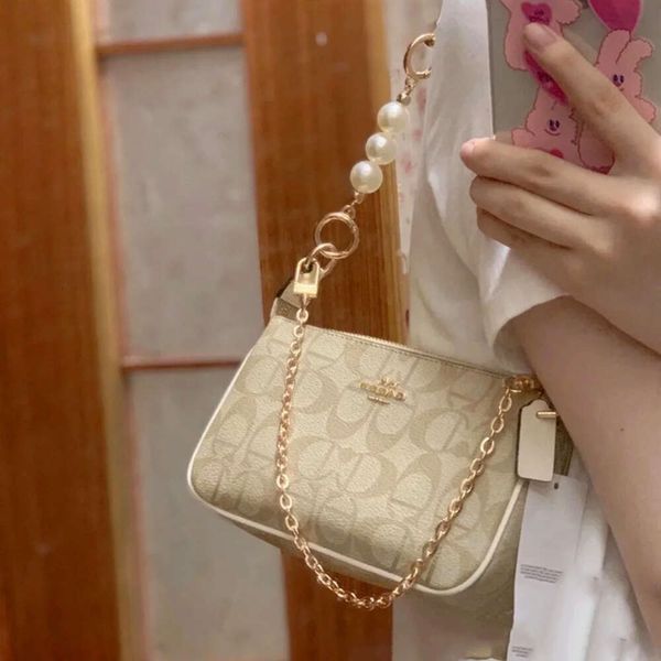 Les sacs de créateurs sont à 90% de réduction moins cher Olay Counter Texture haut de gamme 2024 Nouveau Kouqiu Winter Womens Bag Mahjong Petit téléphone portable