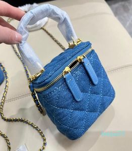 Sacs de créateurs Blue Denim Villument mini sac d'épaule Luxury Double fermeture éclair Goldtone Metal Chains Diamond Crossbody5168272