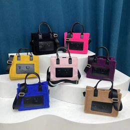 designer tassen Mode draagtas klassiekers schoudertas Europese stijl Vrije tijd Pluche handtas Crossbody tas Brief Europese Amerikaanse mode schoudermoedertas