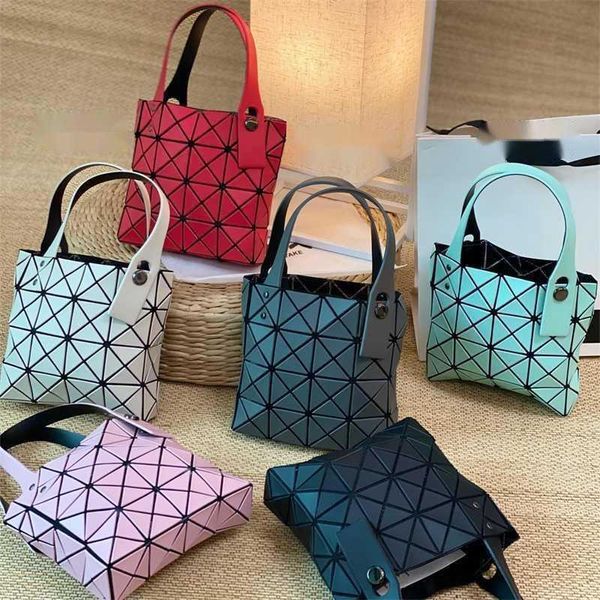 Sacs de créateurs pour les femmes Vente de dédouanement Qualité Limited Nouveau petit carré Box Original 2024 Lingge mini sac de plage Femmes Luxury Portable Messenger Japan Borsa