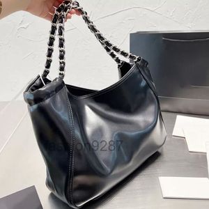 sacs de créateurs en cuir Sacs souples Matériel en métal argenté Matelasse Chaîne Hobo sac Grande capacité Noir Blanc Fourre-tout Design Sac à main Vinatge poche