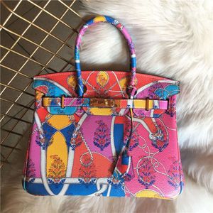 Sacs de créateurs Fourre-tout de mode de luxe Nouveau sac graffiti peint Sac en cuir contrasté Sac pour femme Motif litchi Couche de tête en peau de vache Sac à main diagonale à épaule unique