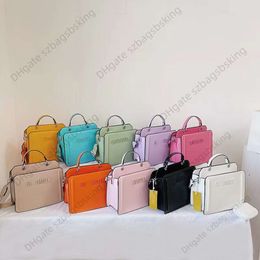 Bolsos de diseñador Maden nuevo bolso de hombro para mujer Cartera de mano de cuero PU compartimento interior bolso cruzado portátil de gran capacidad para mujer