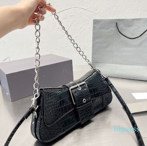 Bolsos de diseñador Mini bolsos de hombro para mujer, mochilas curvas negras plisadas plateadas, bolsos con cinturón con hebilla decorativa