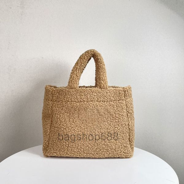 Bolsos de diseñador Nuevo bolso de compras de felpa Bolso de mano para mujer Bolsos grandes Bolso de calidad Bolsos de espalda de hombro Material de tela de rizo suave Múltiple