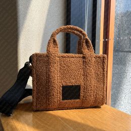 Bolsos de diseñador Bolso de mano de felpa Bolsos de lujo para mujer Bolsos de hombro de marca clásica Bolsos cruzados de alta calidad Bolsos de mano de moda Bolsos de mujer vintage Bolso de mano