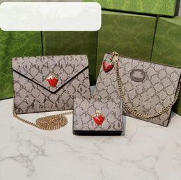 Designer Tassen Aardbei Vrouwen Korte Portemonnee Luxe Merk Letter Afdrukken Gesp Flap Clutch Bags Ritsvak Multi Card Zero Portemonnee Portemonnees Shouder Tassen Totes