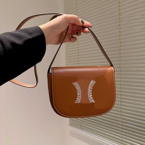 Designer tassen vrouwen kruis lichaam halfronde schoudertas ontwerper design portemonnee portemonnee geborduurd logo cowhide design messenger handtas tas 230224