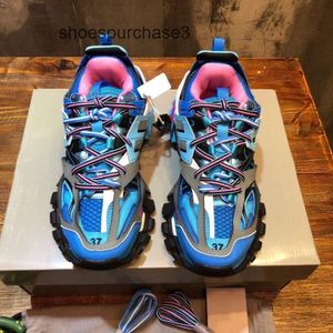 Designer Balencigs Mode Casual Chaussures Patins à roulettes 2024 3.0 Papas Chaussures Piste Extérieure Semelle Épaisse Chaussures Surélevées LED Chaussures Lumineuses GT Hommes et Femmes Couple 1POS