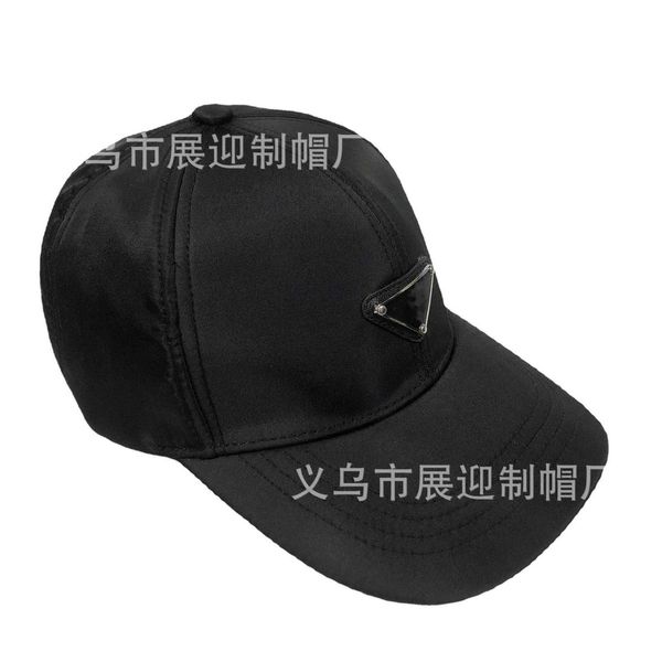 Designer Ball Caps 23 Nouveau P Famille Version correcte Triangle inversé Logo Réseau Rouge Même style Chapeau de baseball Hard Top Casual Mode Canard Langue Chapeau Parasol CX7P