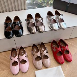 Designer Ballet Shoes Women's Casual Flats Designer Sandalen Slippers Round Head Regestone Boat Shoes Luxe leer geklonken Mary Jane schoenen