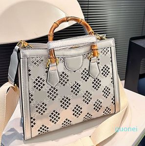 Bolso de bambú de diseñador, bolso de viaje de lujo, bolso de mano con diamantes, cadena de hombro para mujer, hebilla magnética de compras, mango de bambú