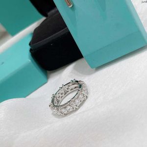 Designer bandring luxe klassieke cluster voor dames ontwerpers gesimuleerde diamant witgoud Sliver Cross Stud Flower L37j