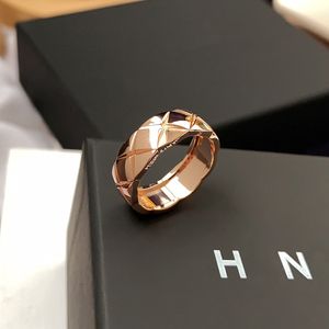 Designer Band Ring Luxe ringen voor Mannen Vrouwen Titanium Staal Gegraveerd Letter Patroon Liefhebbers Sieraden Geschikt voor vele toepassingen