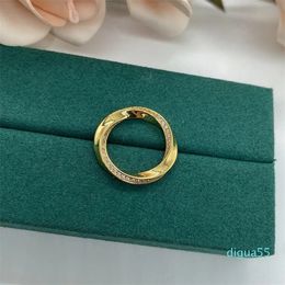 Anillos de banda de diseñador Par delgado liso Diseño minimalista de Ins Cola de moda Torcedura irregular Pareja de bague anello