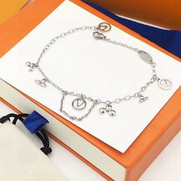 Bracelet de créateur bracelet en acier inoxydable plaqué or 18 carats pendentif lettre florale cadeau de Saint Valentin bracelet manchette chaîne bracelet cadeau d'anniversaire