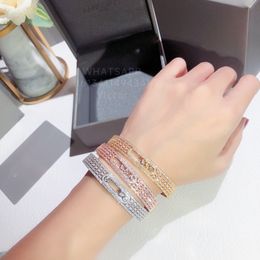 Bracelet de créateur Bracelet pour femme diamant Plaqué or 18 carats incrusté de cristal naturel reproductions officielles cadeaux premium de mode 011