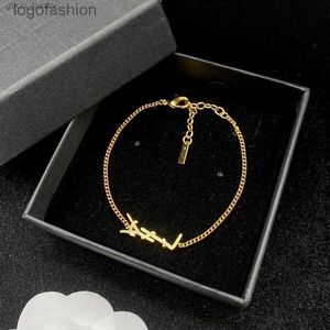 Designer Bangle for Women Original Girlsl Women Letter Bracelets Elegant Love 18K Gold Bangles y Grave Bracelet Fashion Jewelry Lady Party