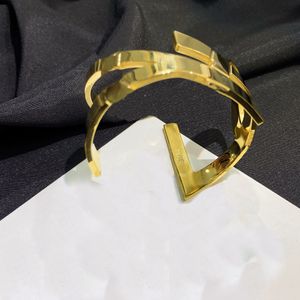 Designer Bangle Largeur Ouvert Europe Gold Cuff Bracelets Amérique Mode Style Femmes Bracelet Plaqué En Acier Inoxydable Amoureux De Mariage Cadeau Bijoux