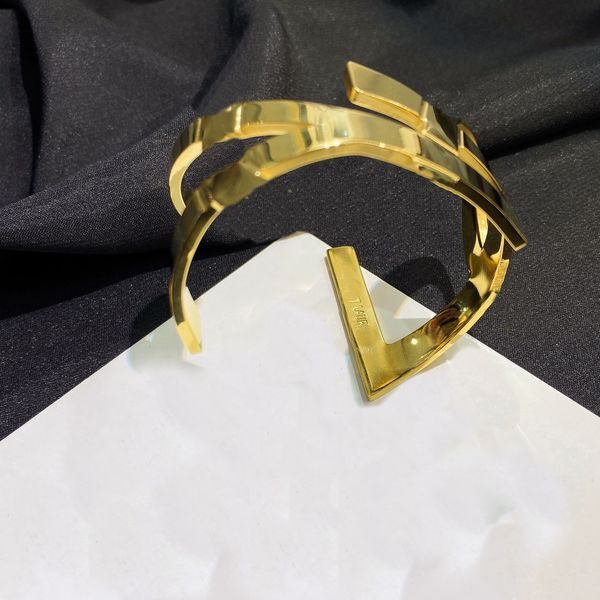 Designer Bangle Largeur Ouverte Europe Gold Cuff Bracelets Amérique Fashion Style Femmes Bracelet De Luxe Plaqué En Acier Inoxydable Amoureux De Mariage Cadeau Bijoux