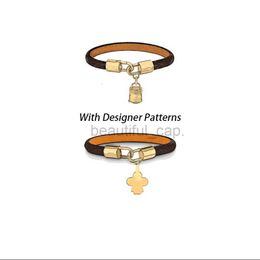 Designer Bangle Bracelet en cuir floral ancien bracelet Brown Toile de vache de vache orbacking Gold Mascotte Round Backpack Pendant Bracelet
