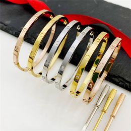 Designer armbanden armbanden luxe merk sieraden vrouwen roestvrij staal armband heren armband paar retro armbanden punk stijl handdecoratie kerstcadeau 16-19