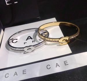 Bracelets de créateurs Bracelets de charme de luxe Femmes Lettre Bijoux 18K Plaqué or Bracelet en acier inoxydable Manchette Fashion Lovers Cadeau