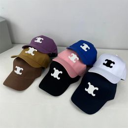 Designer Baseball Cap Broidered Letter Basball Hat de baseball Summer Casual Versatile Color Couleur Sunshade Classic Mens Retro Duck Tongue Duck Tongue