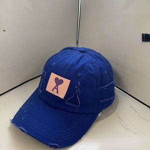 Diseñador Gorra de béisbol Letra Corazón Estampado Moda Calle Color Gorra Coser Agujero Casquette de alta calidad para hombres Mujeres