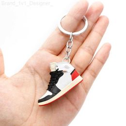 Diseñador Basketball Shoe Molde Keychain Gym Sneakers Bag Pends Mini 3d Sports Shoes Key Chain Jewellry Regalo L230817