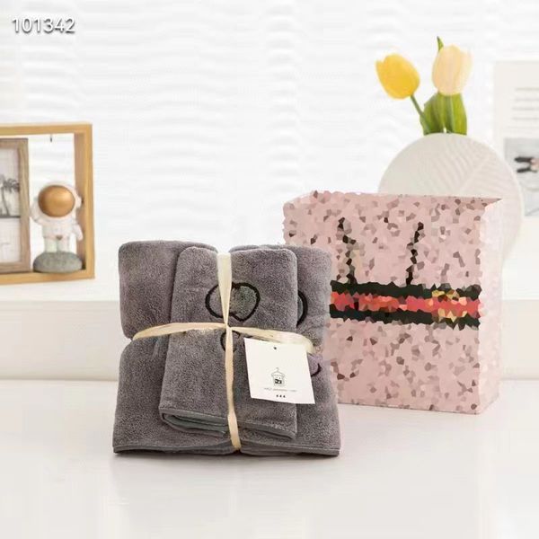 Ensemble de serviettes de bain design Lettre classique Logo Serviette brodée Serviette absorbant l'eau 4 couleurs Pur coton Serviette de plage à séchage rapide Coffret cadeau