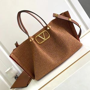 Designer Beach Large The Tote Bag V Raphias Pochette Luxurys Weave Sac à main de voyage Sac à bandoulière Rivet Bandoulière Femmes Mens Embrayage Shop Sacs Keepall de paille