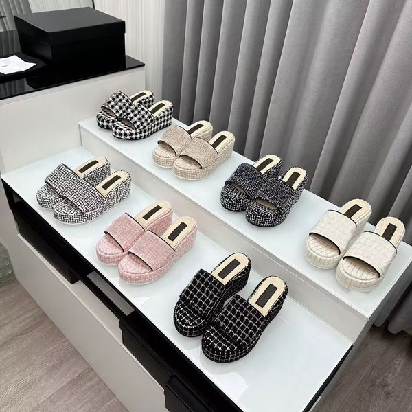 Designer Beach Slipper Femmes Nouvelles pantoufles à demi-pantoufles 100% en cuir talons épais talons en métal diapositives femme sandales paresseuses hautes chaussures à talons taille 34-39-41 avec talon de pente de boîte