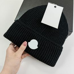 Designer Beanie Hat Lettre de mode Chapeaux décontractés pour hommes et femmes Automne et hiver Bonnet tricoté en laine de haute qualité Cachemire Caps 19 couleurs