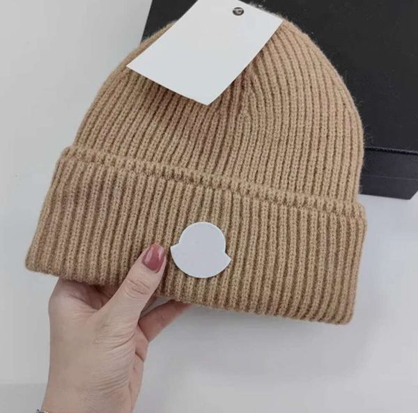 Designer Beanie Hat Lettre de mode Chapeaux décontractés pour hommes et femmes Automne et hiver Bonnet tricoté en laine de haute qualité Cachemire Caps 19 couleurs Haute qualité DS4