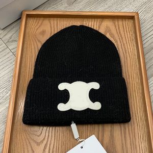 Diseñador Gorro Gorro Carta Gorro de punto Gorro para hombre Mujer Otoño Invierno Cálido Clásico Lana gruesa Bordado Frío Sombrero Pareja Moda Calle Sombreros Grandes