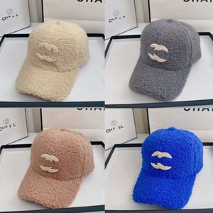 Designer Beanie Hoed Winter Emmer Hoeden BrandCH Warm Curlywigs Cap Motorkap Heren Caps Mannen Vrouwen Wollen Letter CC Label Eend Tong Hoofddeksel Jongen Meisje Honkbal B740