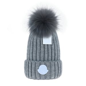 Designer Beanie ins populaires chapeaux hivernal lettre classique Print Caps tricotés 7 Color Snapback Pompon Boneie Hat MXM.14