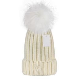 Bonnet de créateur Bonnets de luxe Bonnets en tricot Tempérament Bonnet polyvalent Bonnet tricoté Hiver Chaud Pompon Casquettes Lettre Design Chapeau Cadeau De Noël Casquette De Crâne