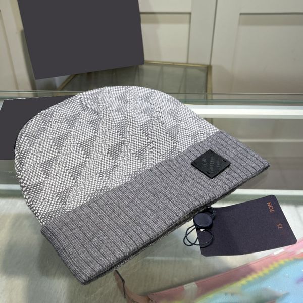 Diseñador Beanie V Beanie Skull Hat Gorro cálido de lujo Moda Stretch Wool Casquette Sombreros Sombrero de punto de invierno para hombres Mujeres Tienda de fábrica